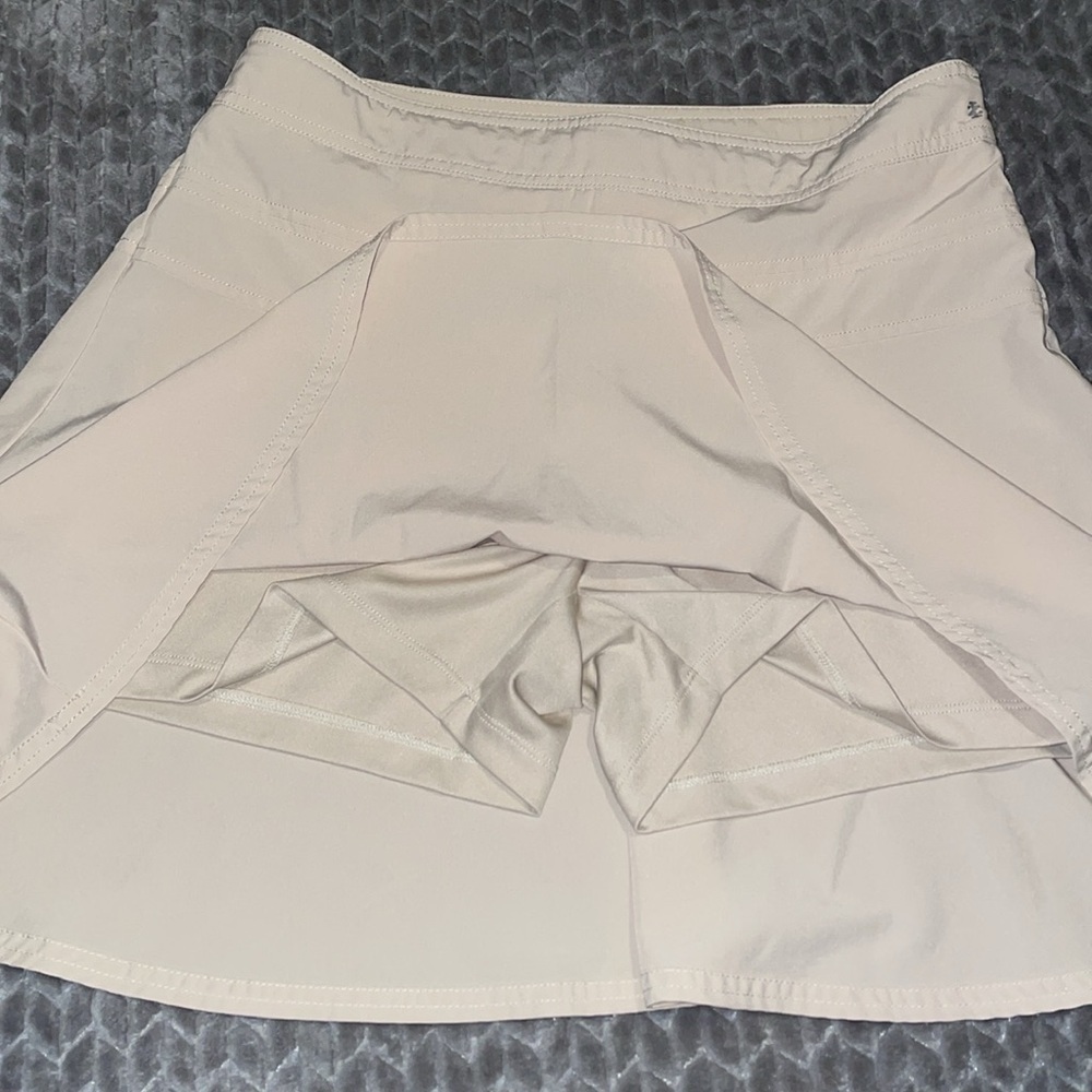 Women's‎ Izod Tan Adjustable Flow Golf Skort Size 10. - Picture 5 of 10